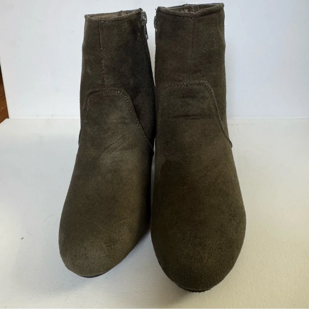 Elegant Olive Ankle Booties Size 8 - Picture 11 of 12